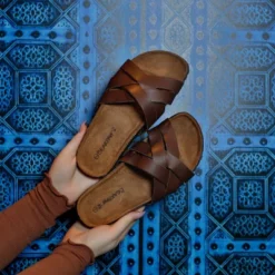 Bearpaw Women's Martina Walnut Sandals -Run Life Style GUEST 204b79fd f8c9 4d94 860b 422dbe45ef23