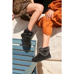 Bearpaw Women's CHLOE Boots -Run Life Style GUEST f65b5b35 bfc6 4d70 8f86 502fd6fd3130